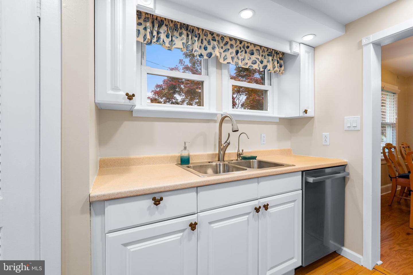 57 New York Ave Property Photo 9