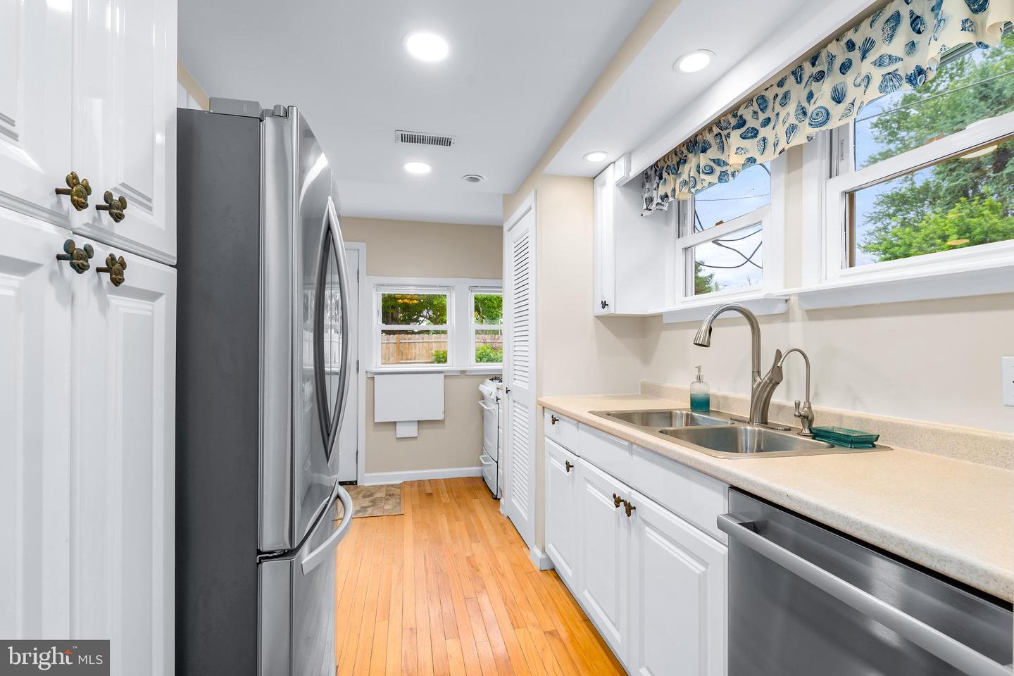 57 New York Ave Property Photo 10