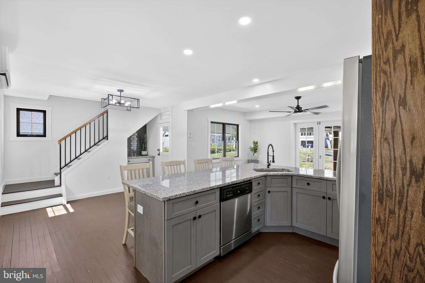 70 Park Ln Property Photo 12