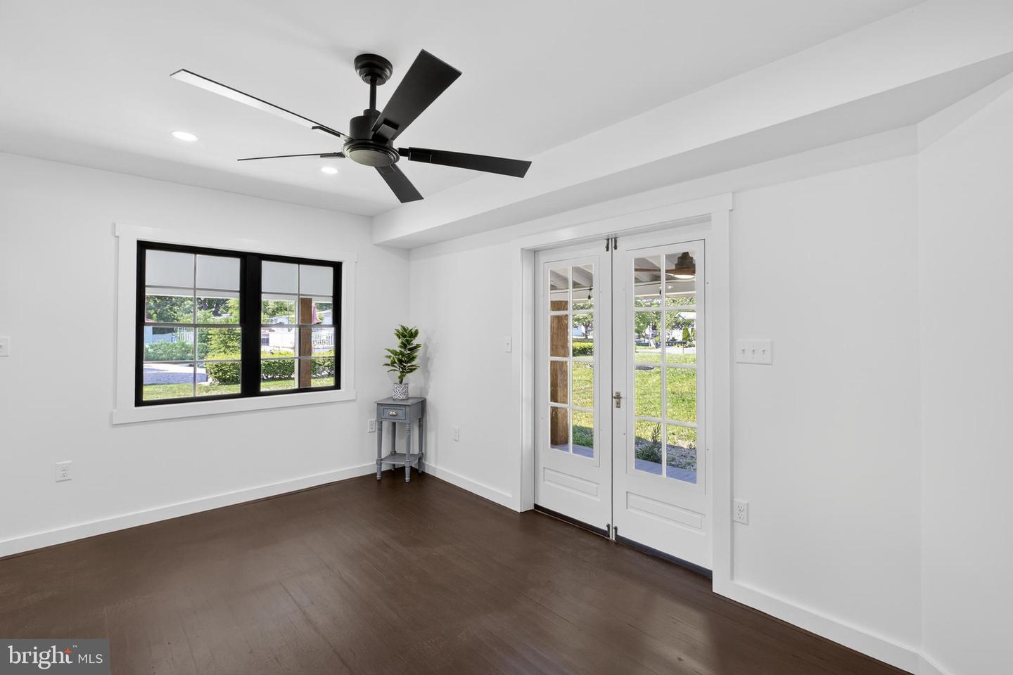 70 Park Ln Property Photo 20
