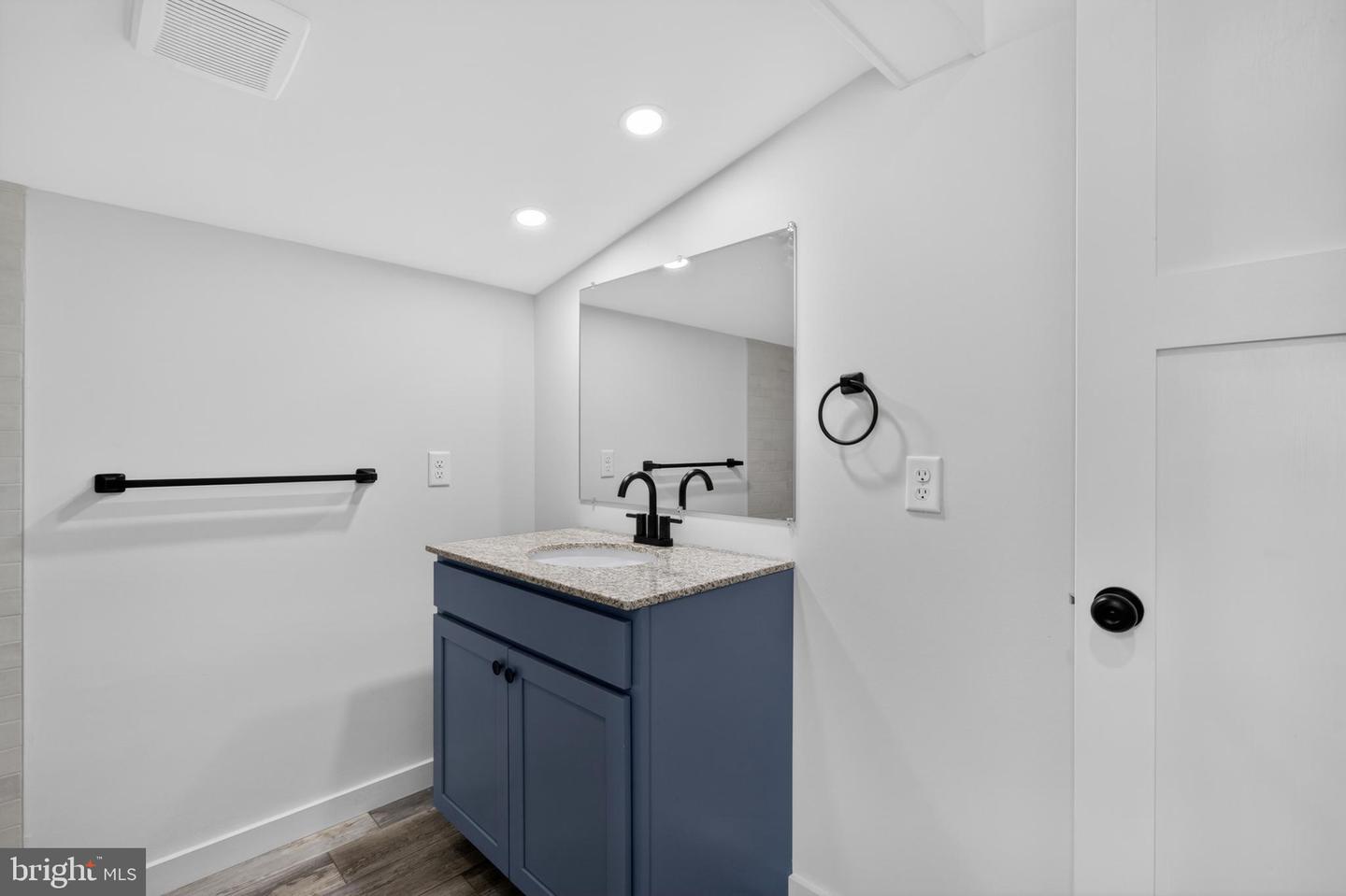 70 Park Ln Property Photo 23