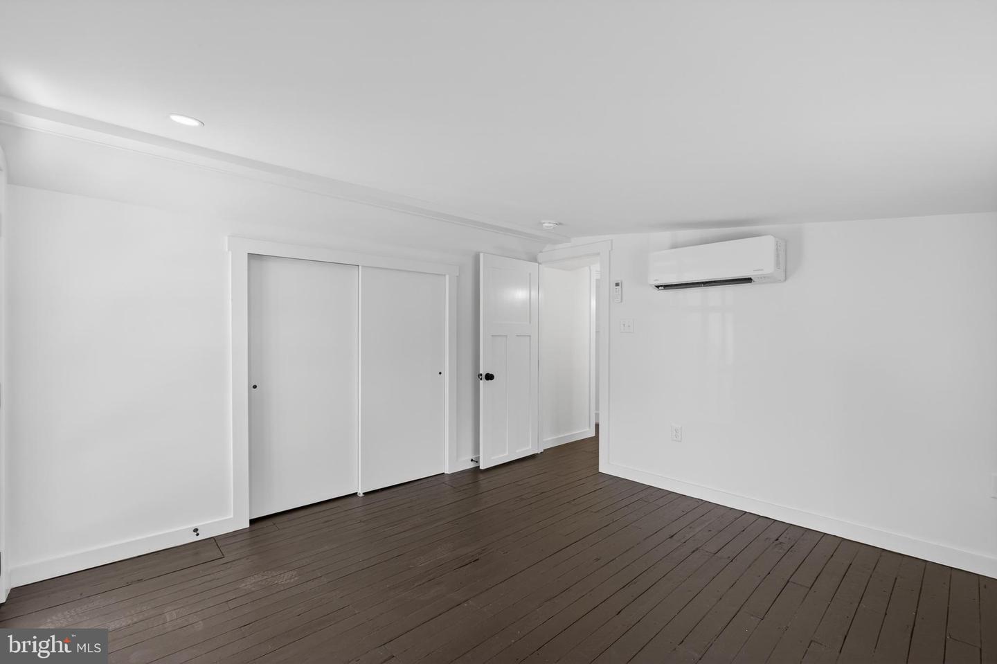 70 Park Ln Property Photo 31