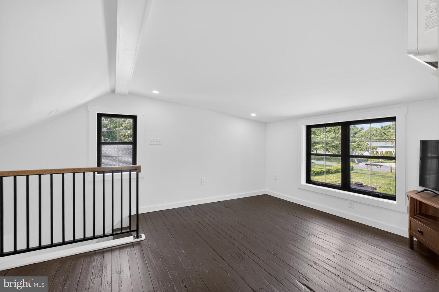 70 Park Ln Property Photo 33