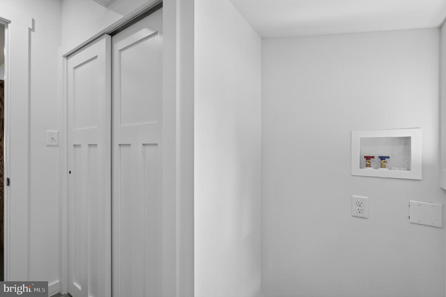 70 Park Ln Property Photo 34