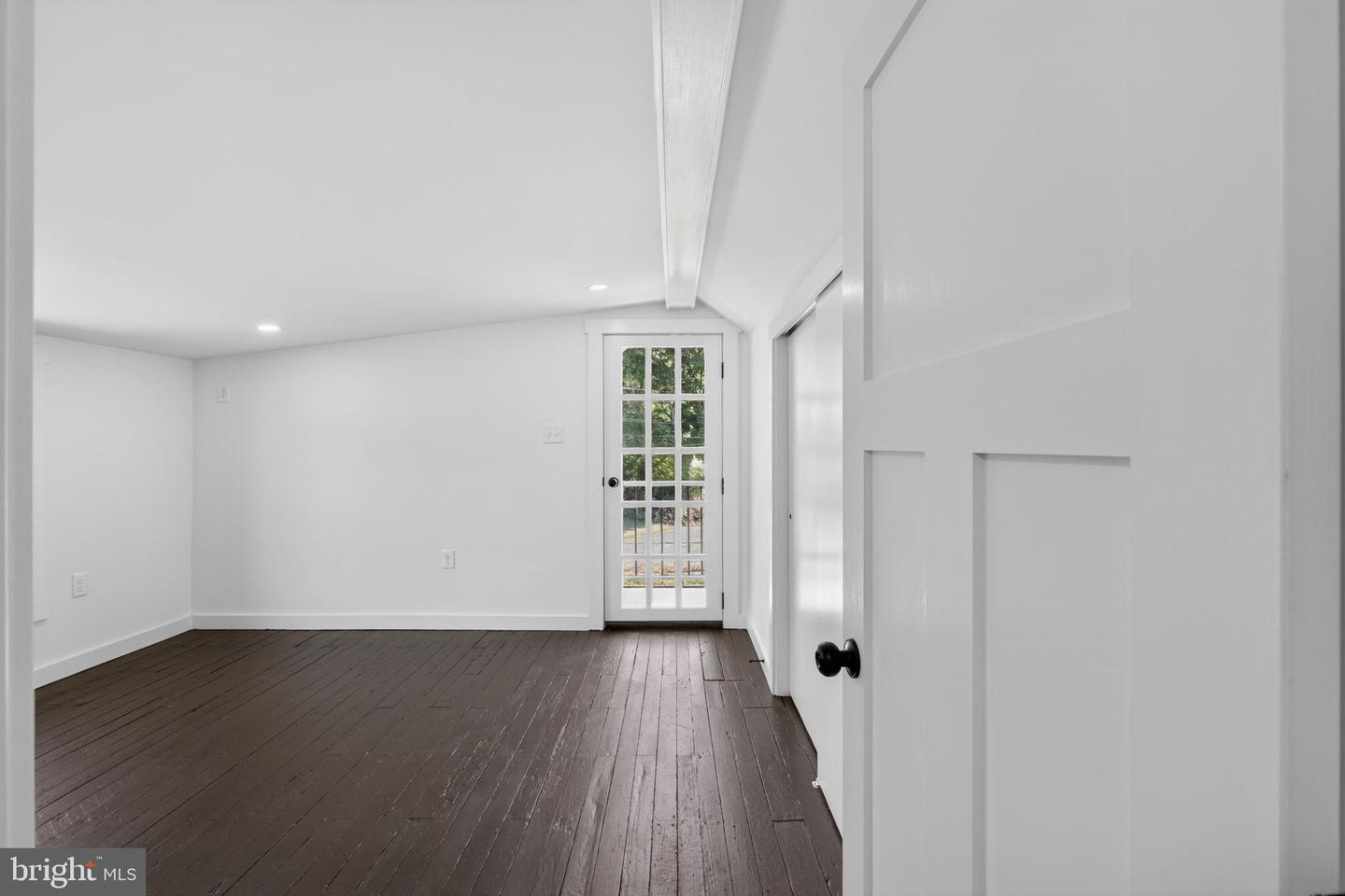 70 Park Ln Property Photo 37