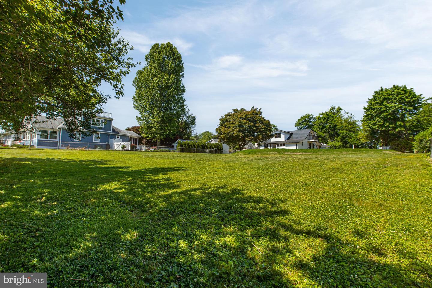 70 Park Ln Property Photo 51