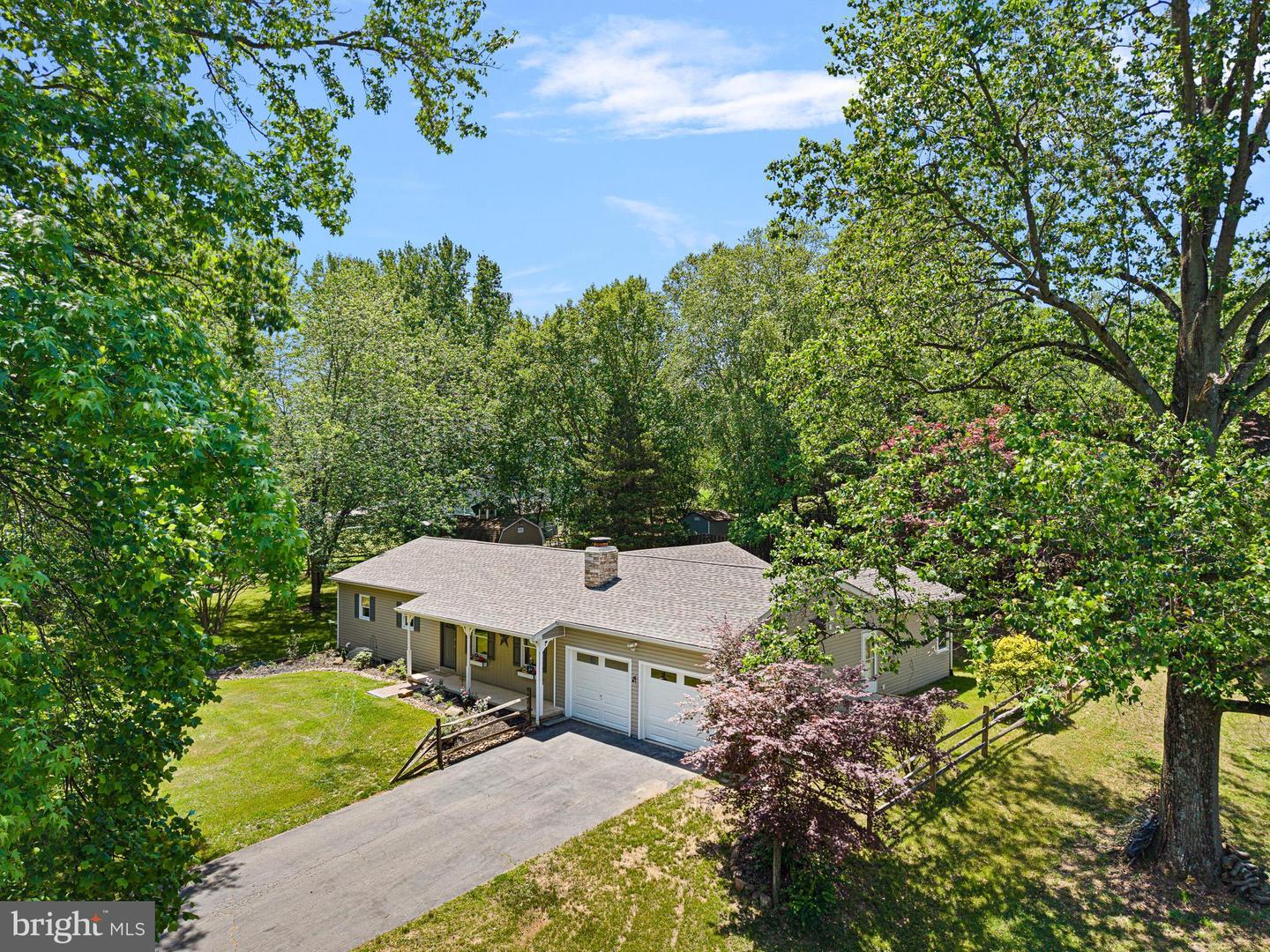 19 Pine Ln Property Photo 1