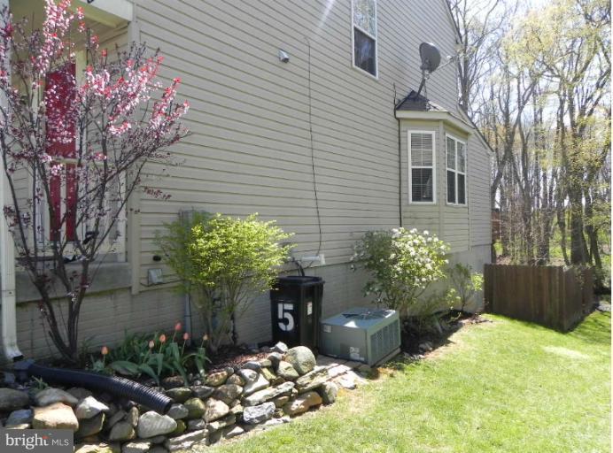 425 Button Woods Rd Property Photo 2