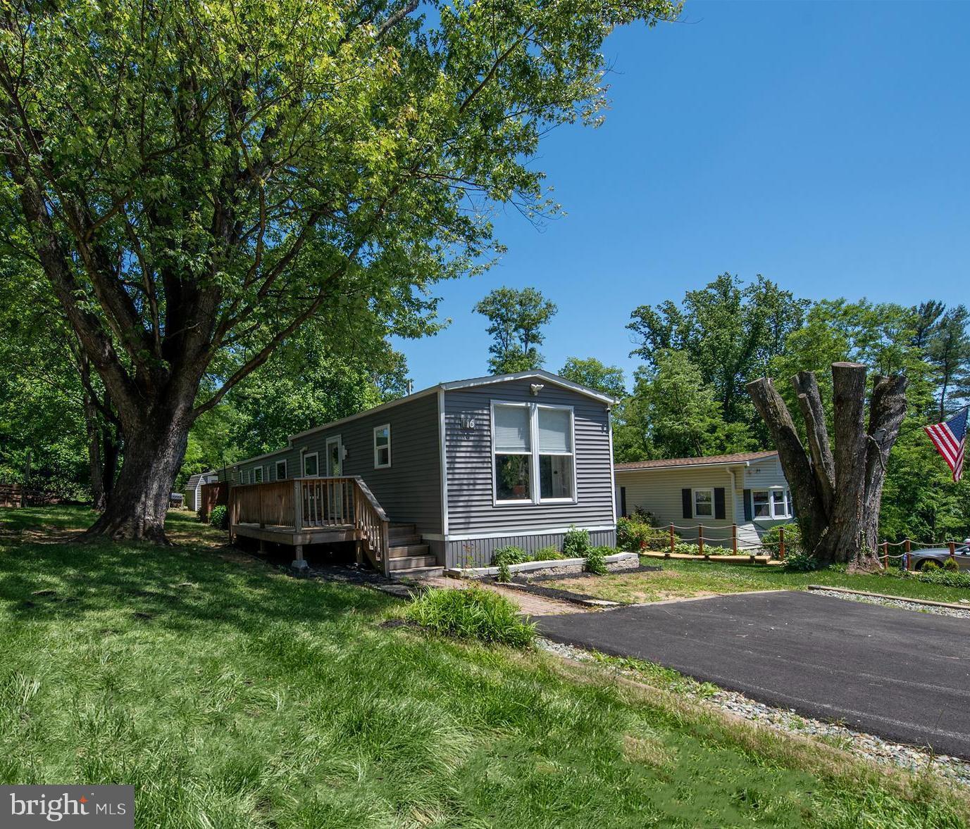 16 Shady Lane Property Photo 2