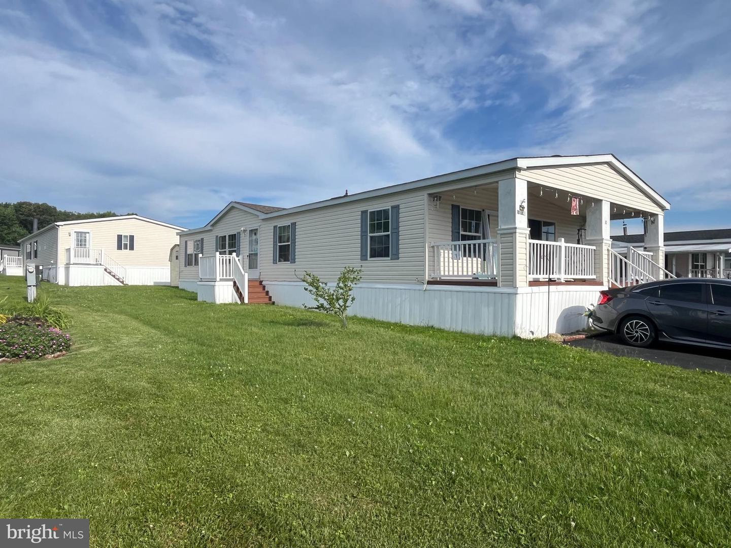 10 Queen Eleanor Dr Property Photo 1