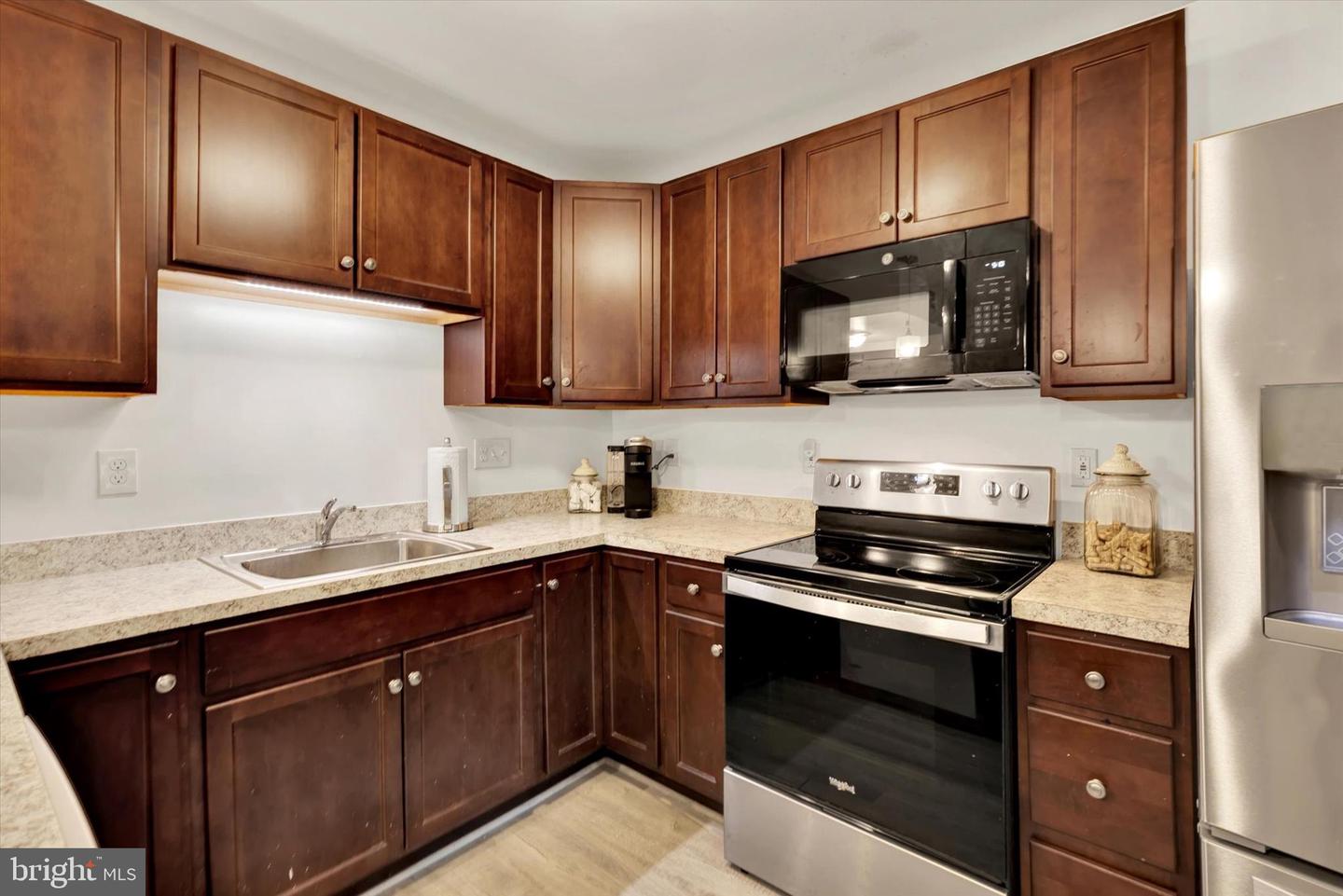 420 Charlestown Pl Property Photo 3