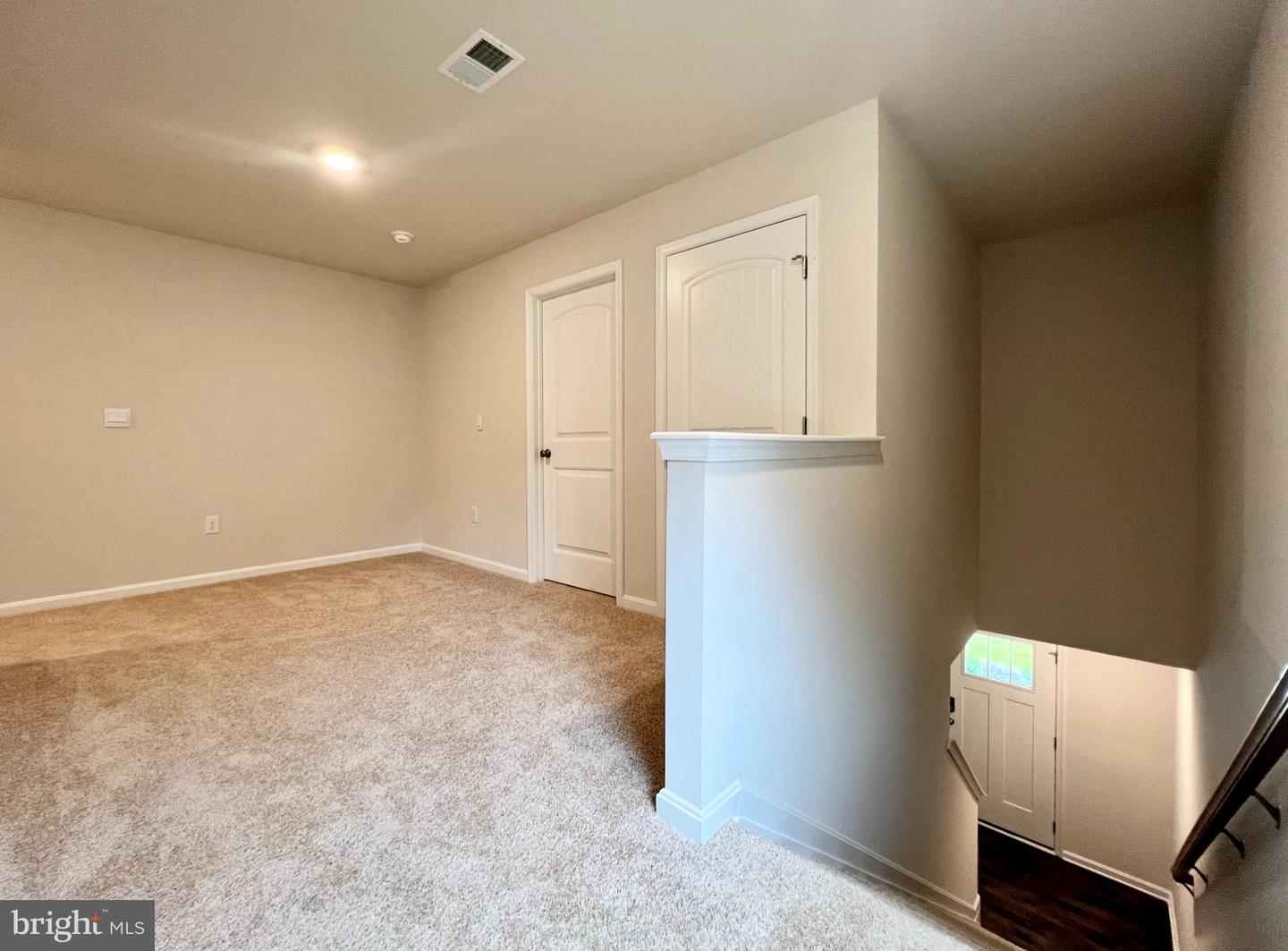705 Queensbury Ct Property Photo 18