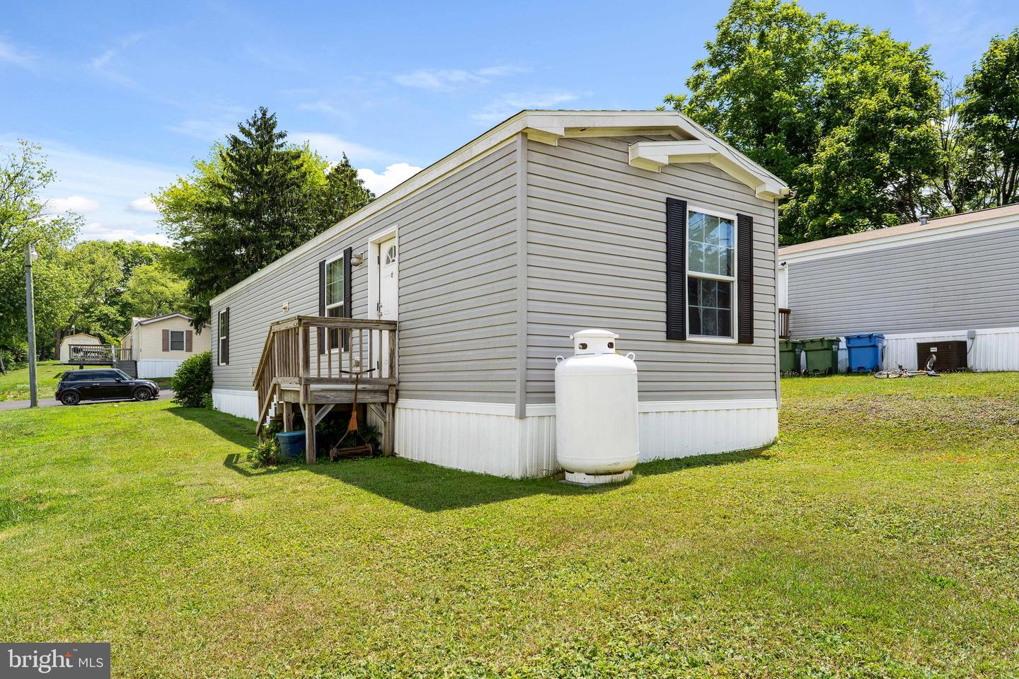 9 Northview Property Photo 3