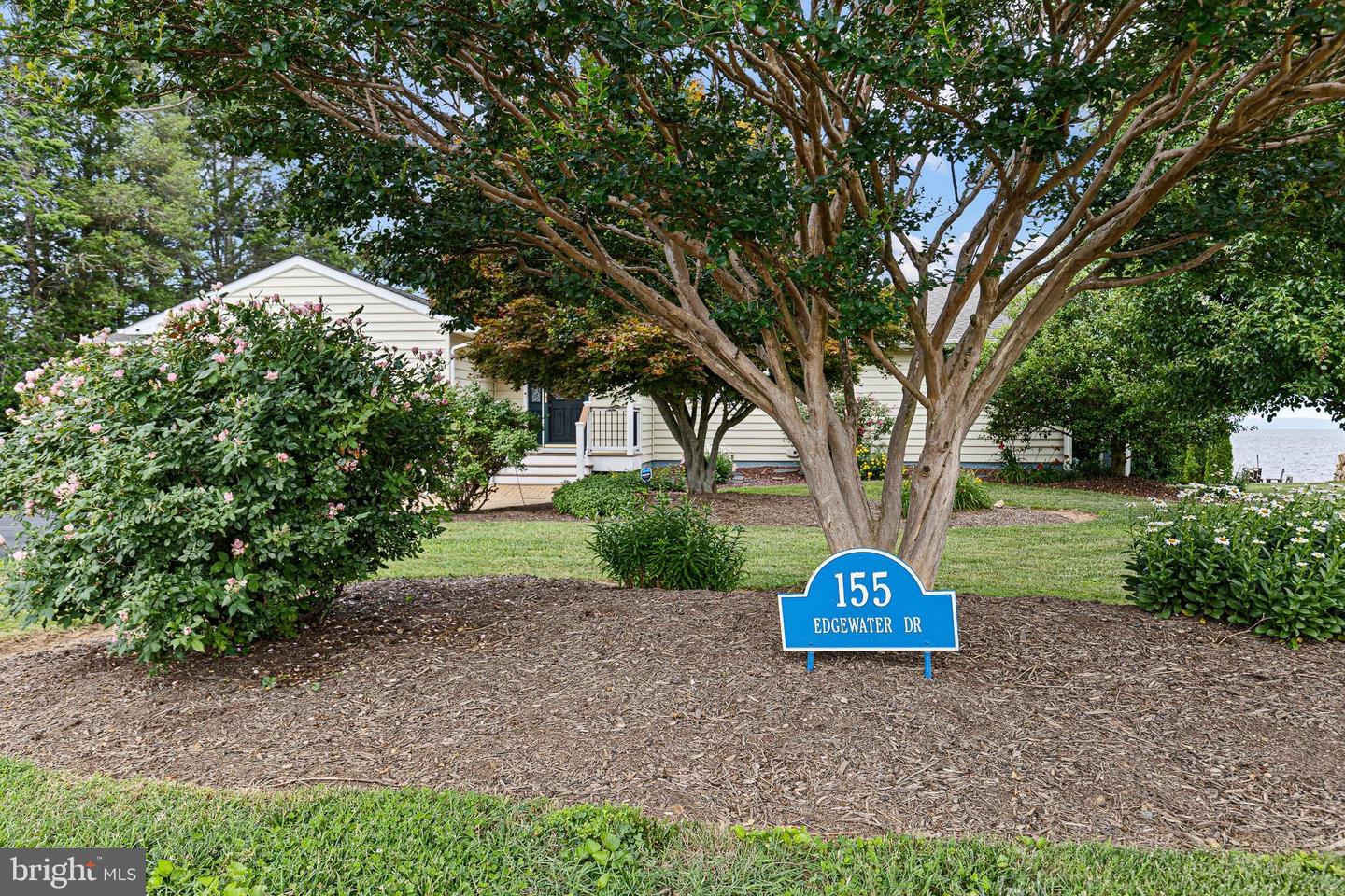 155 Edgewater Dr Property Photo 3