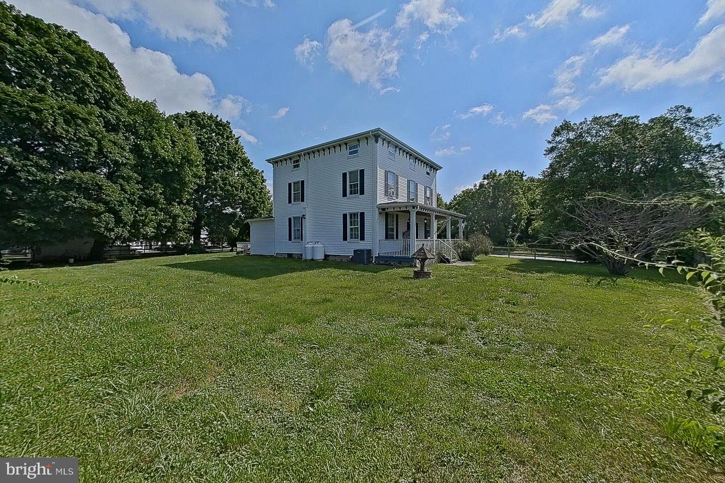 315 Maple Heights Ln Property Photo 2