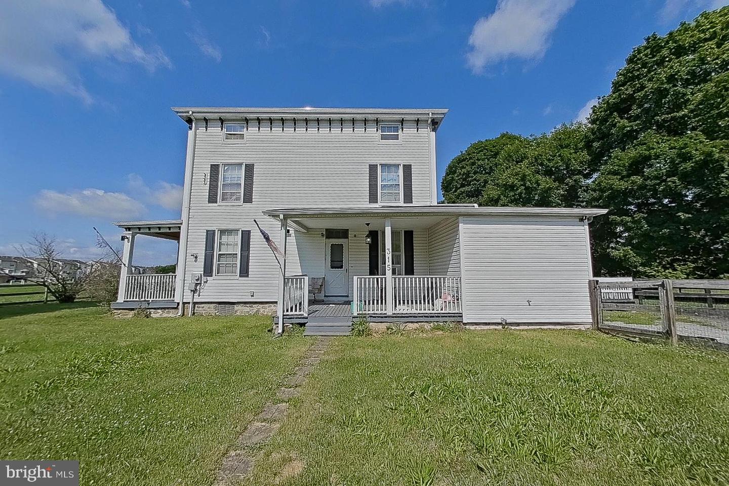 315 Maple Heights Ln Property Photo 4