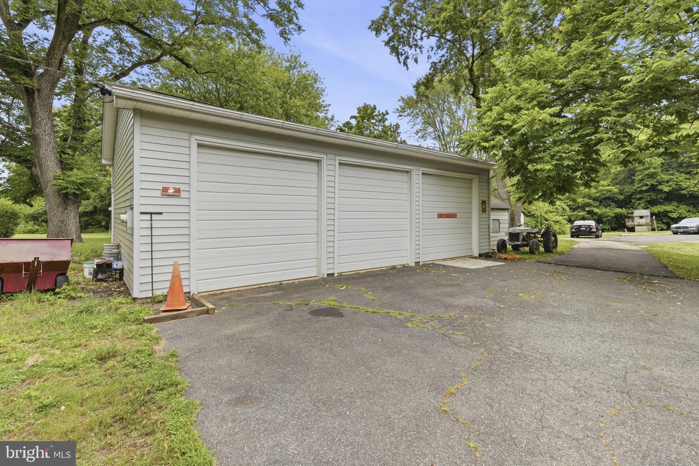 934 Frenchtown Rd Property Photo 33