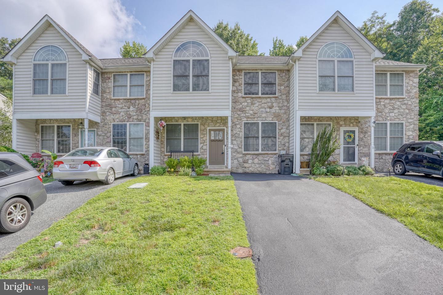 15 Guilford Ct Property Photo 2