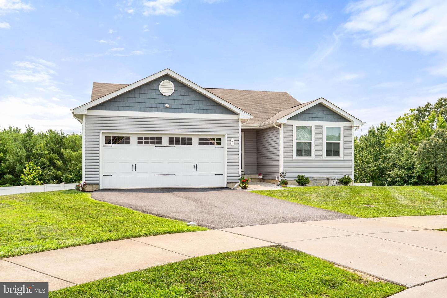 8 CRABAPPLE CT Property Photo 1