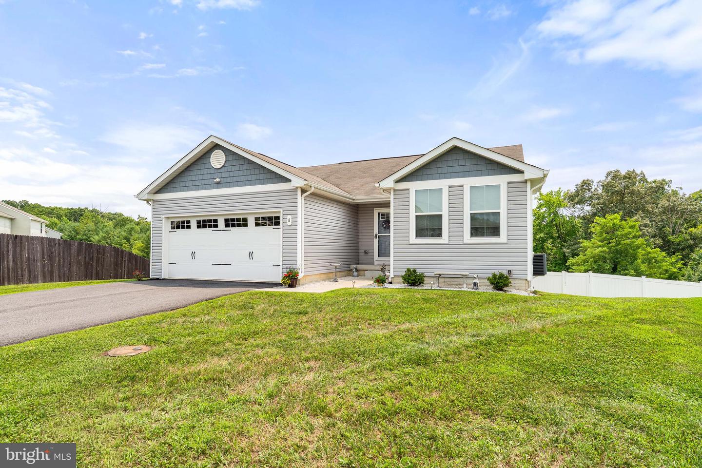 8 Crabapple Ct Property Photo 3
