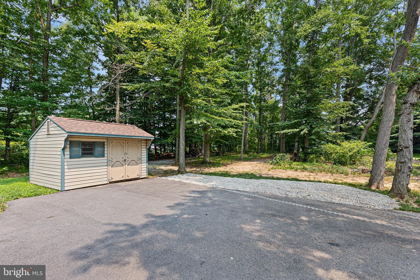 215 Calvert Rd Property Photo 3