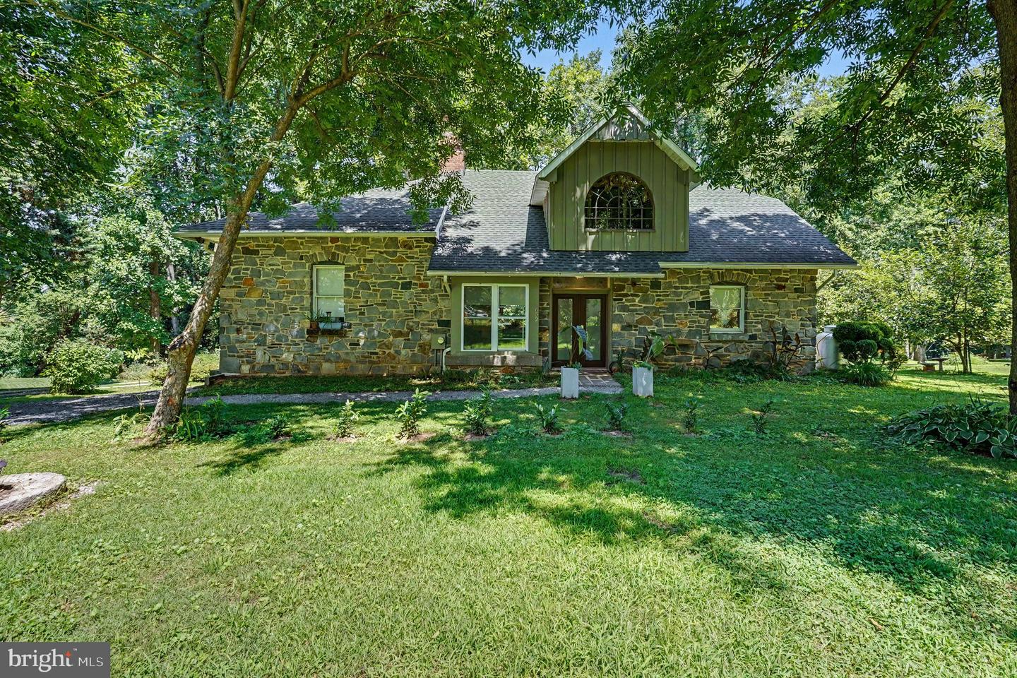 652 Liberty Grove Rd Property Photo 1