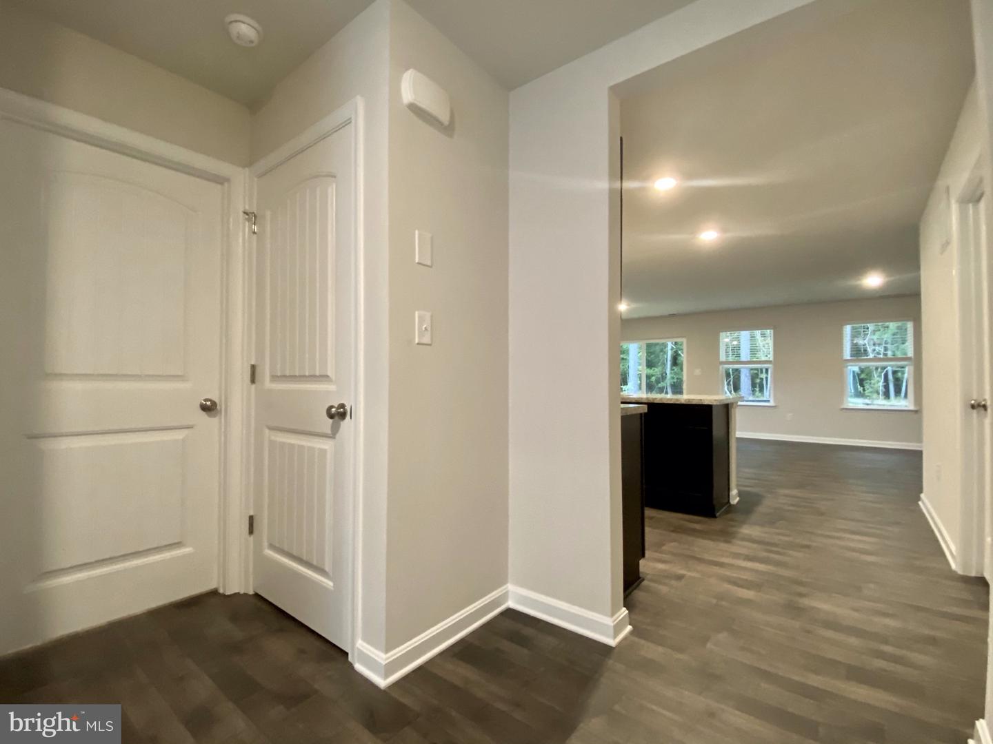 703 Queensbury Ct Property Photo 3