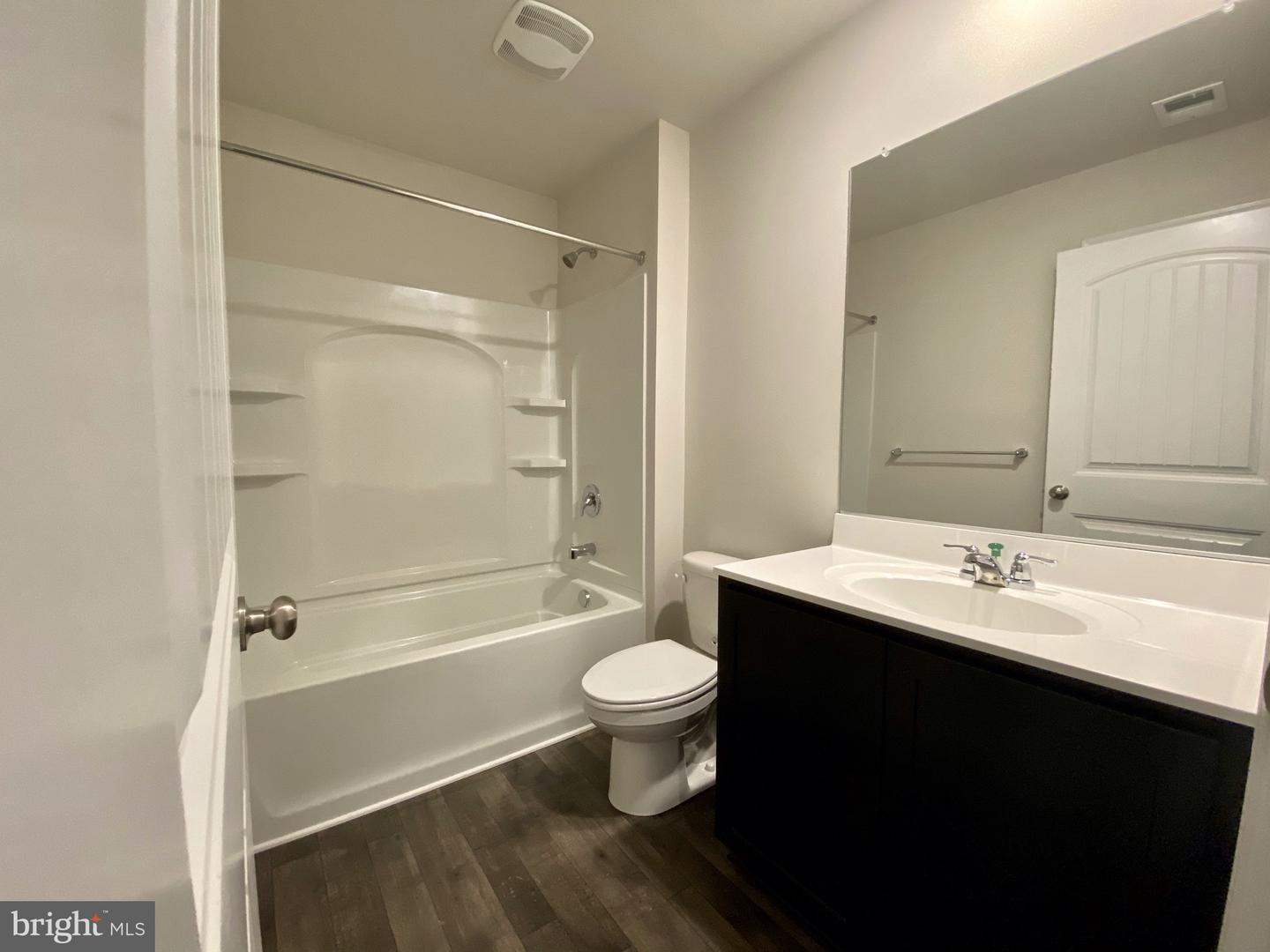 703 Queensbury Ct Property Photo 6