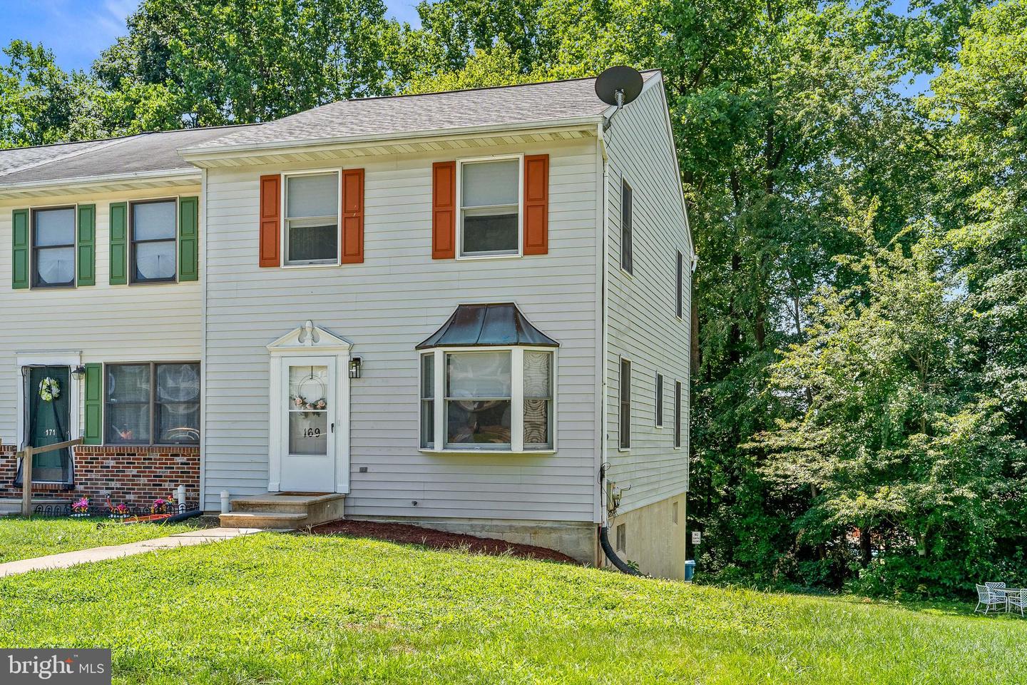 169 E Village Rd Property Photo 1
