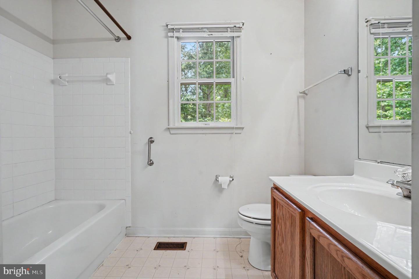 146 Nicholas Dr Property Photo 32