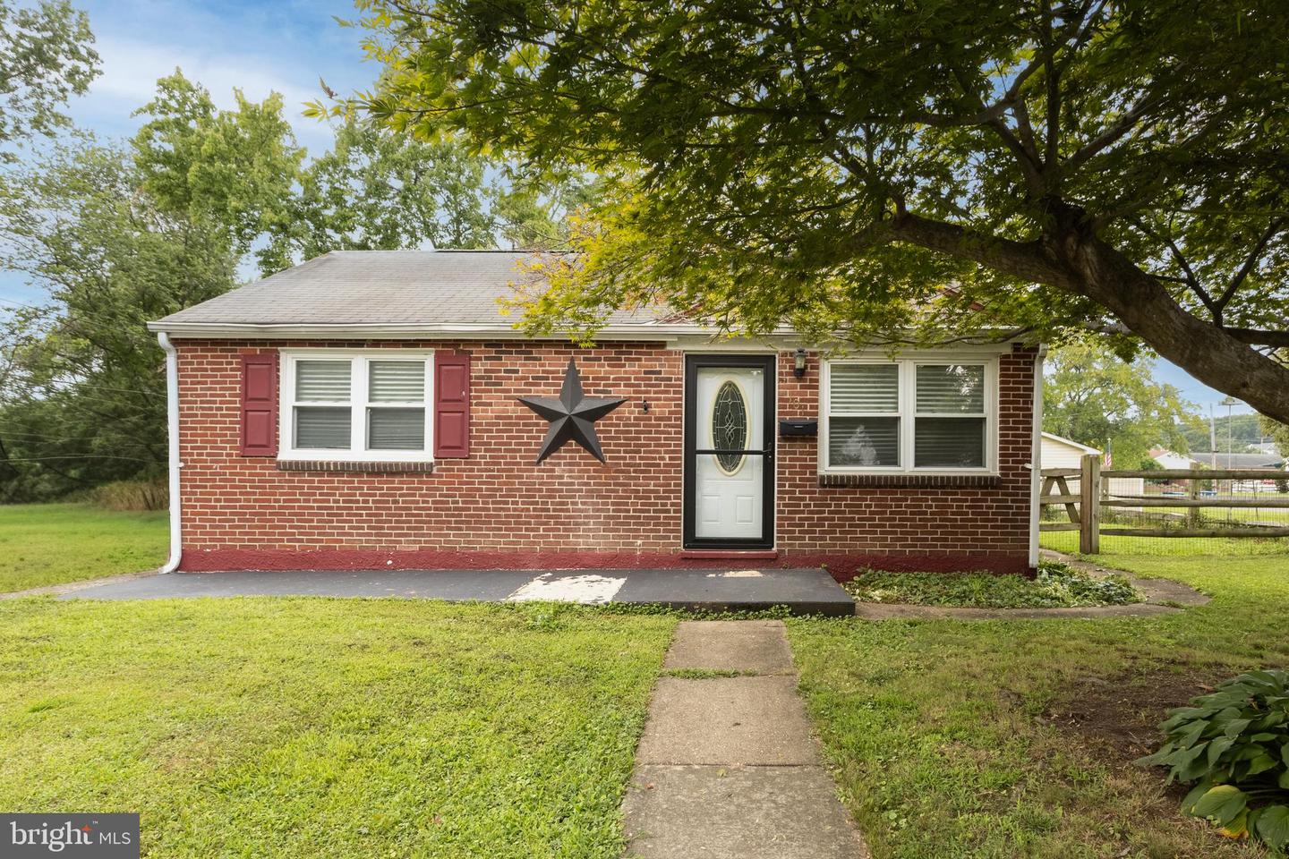 101 Miller St Property Photo 1