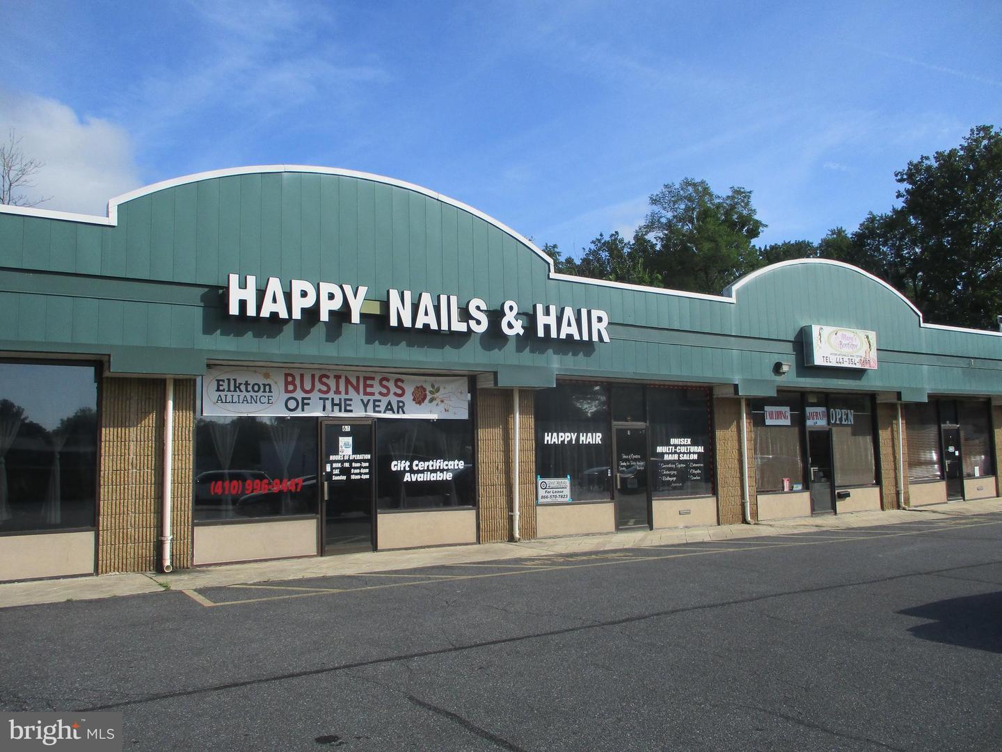 8 COMMERCIAL PLAZA Property Photo 1