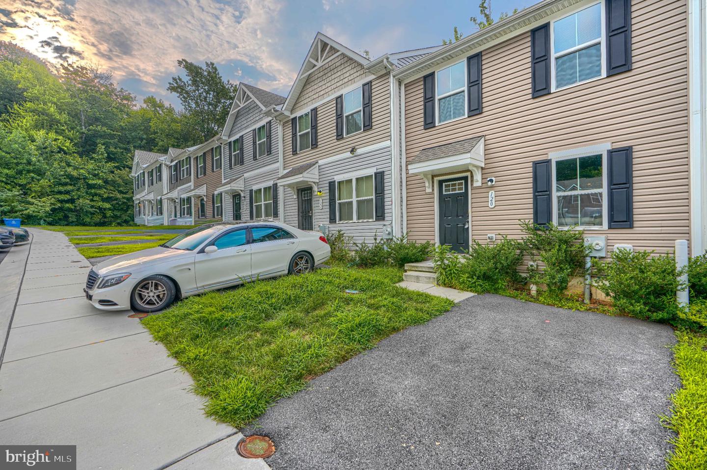 120 ERIN CT