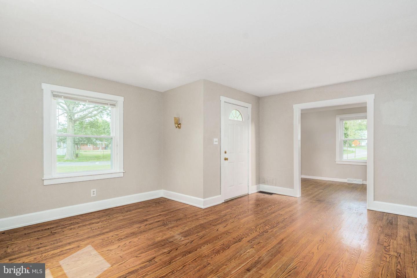 302 Park Cir Property Photo 7