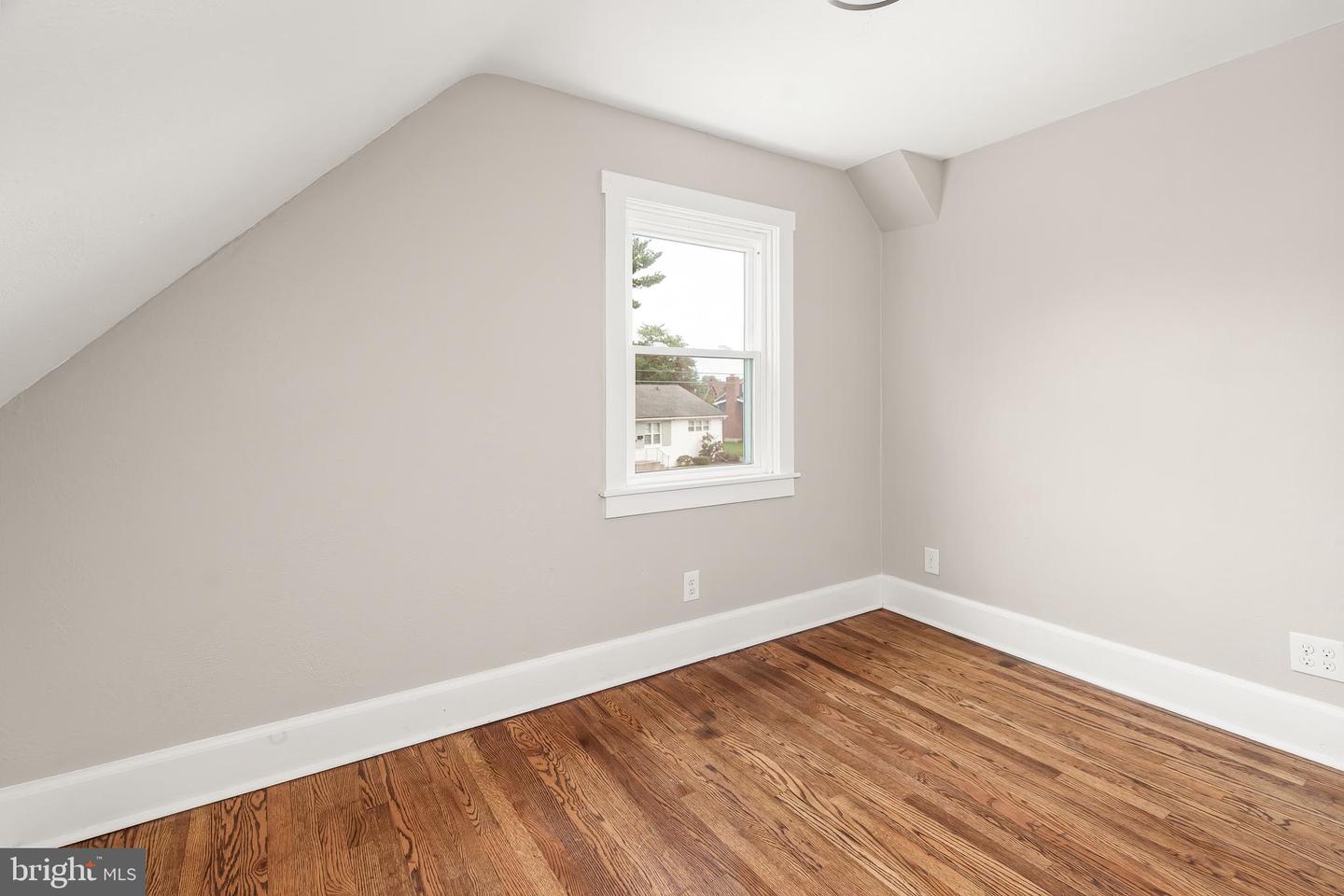 302 Park Cir Property Photo 15