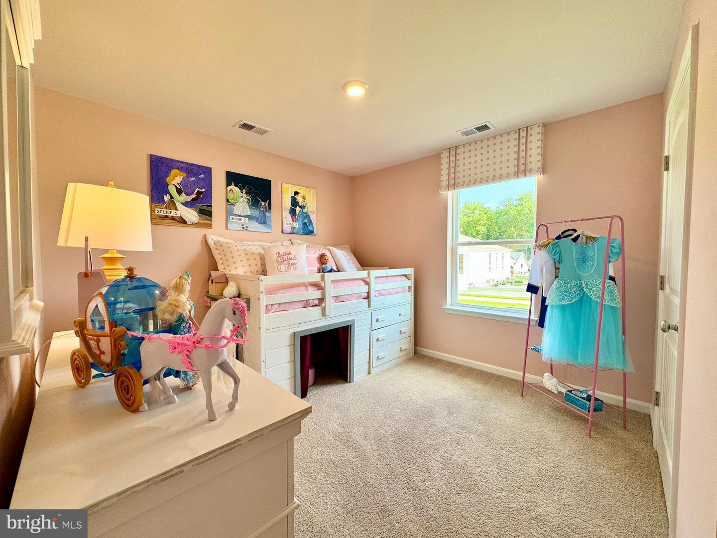710 Queensbury Ct Property Photo 4
