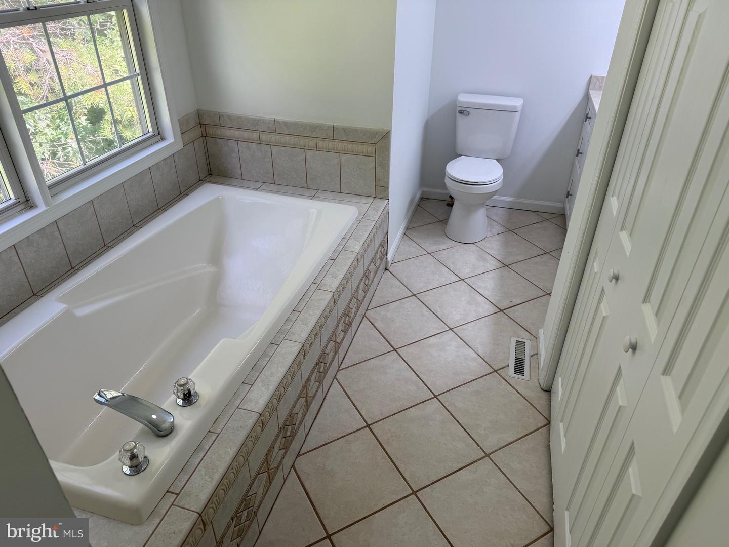 151 Continental Dr Property Photo 29