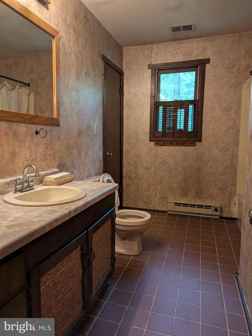 40 Oak Forest Ln Property Photo 5