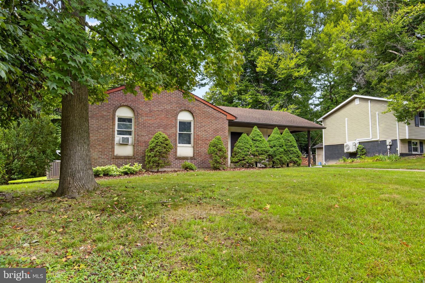 104 MONTAGUE LN