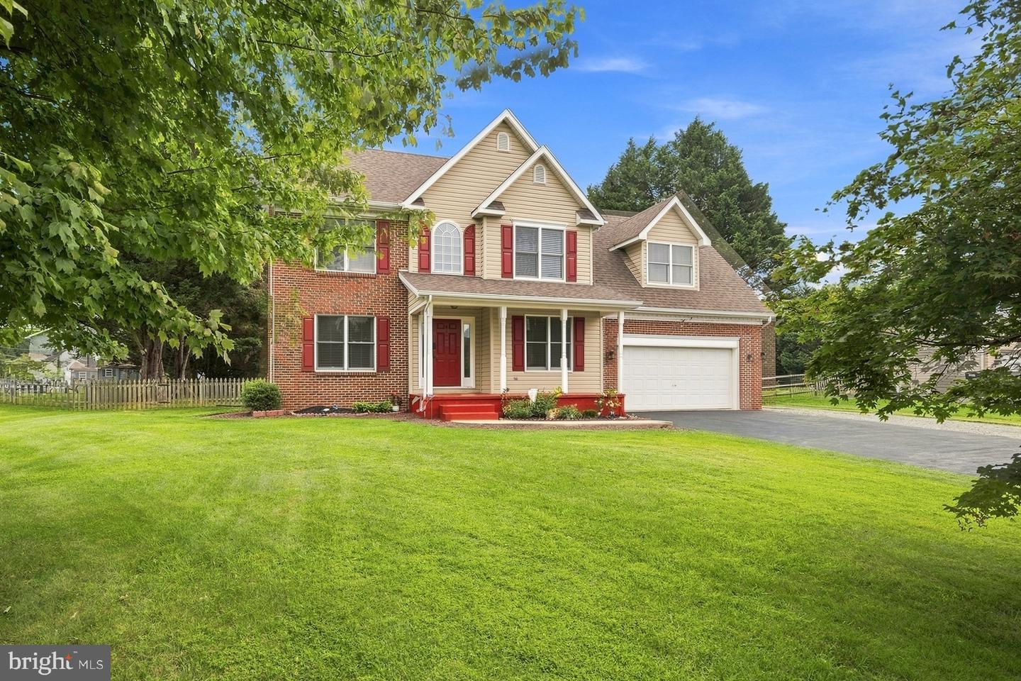 13 Arundel Ln Property Photo 1