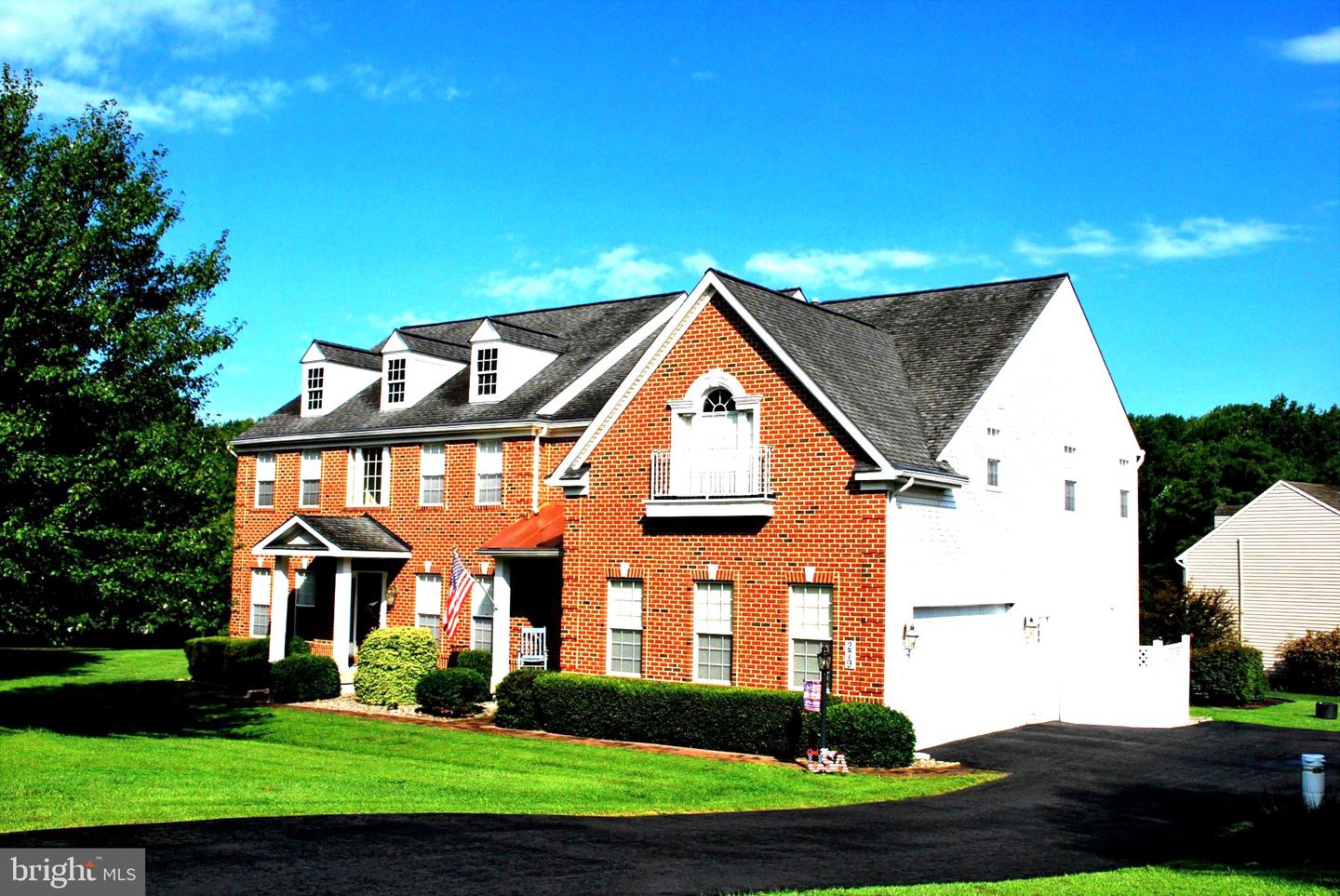 279 WOODROW LN