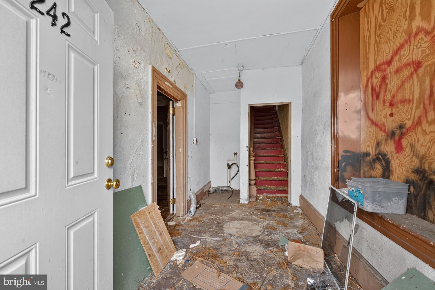 242 W Main St Property Photo 2