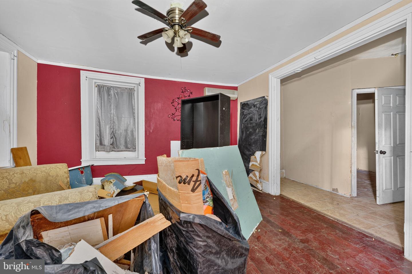 242 W Main St Property Photo 4