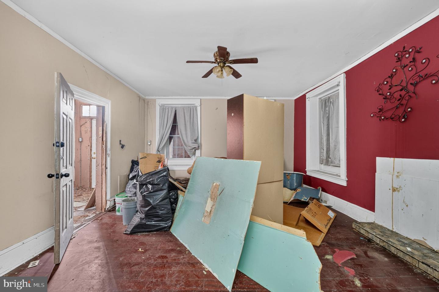 242 W Main St Property Photo 5