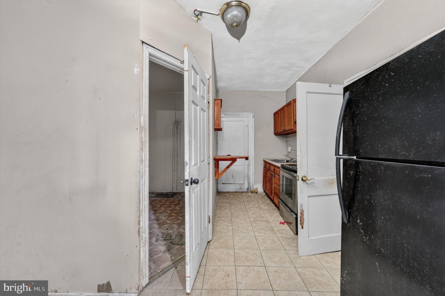 242 W Main St Property Photo 6