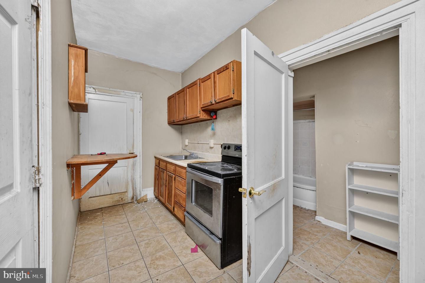 242 W Main St Property Photo 7