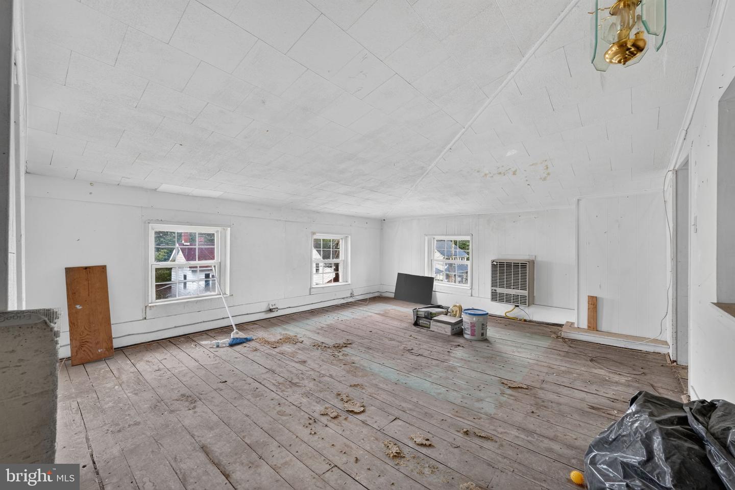 242 W Main St Property Photo 31