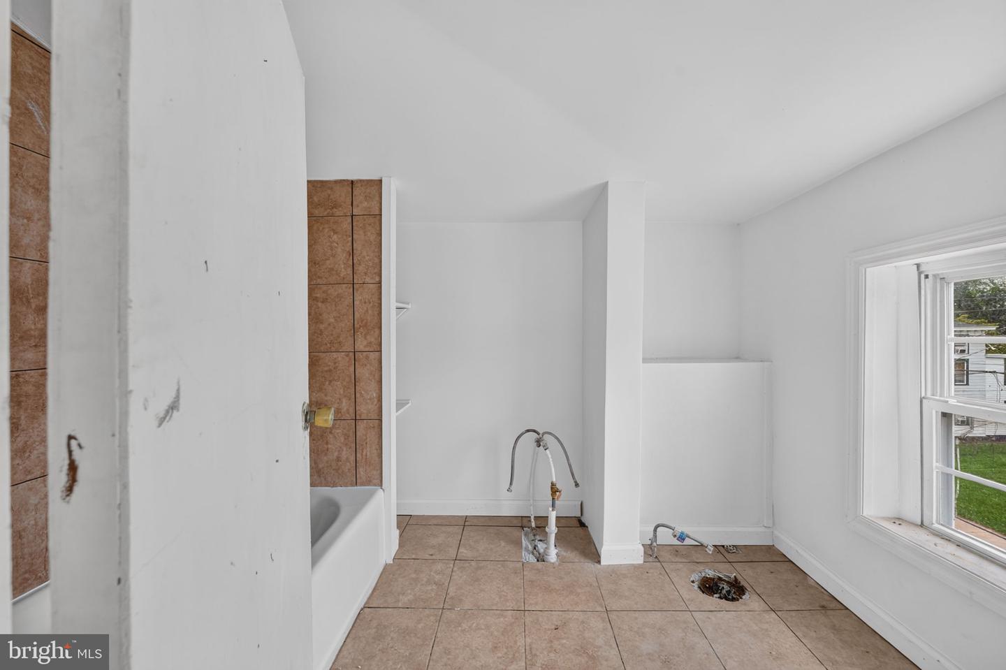 242 W Main St Property Photo 33