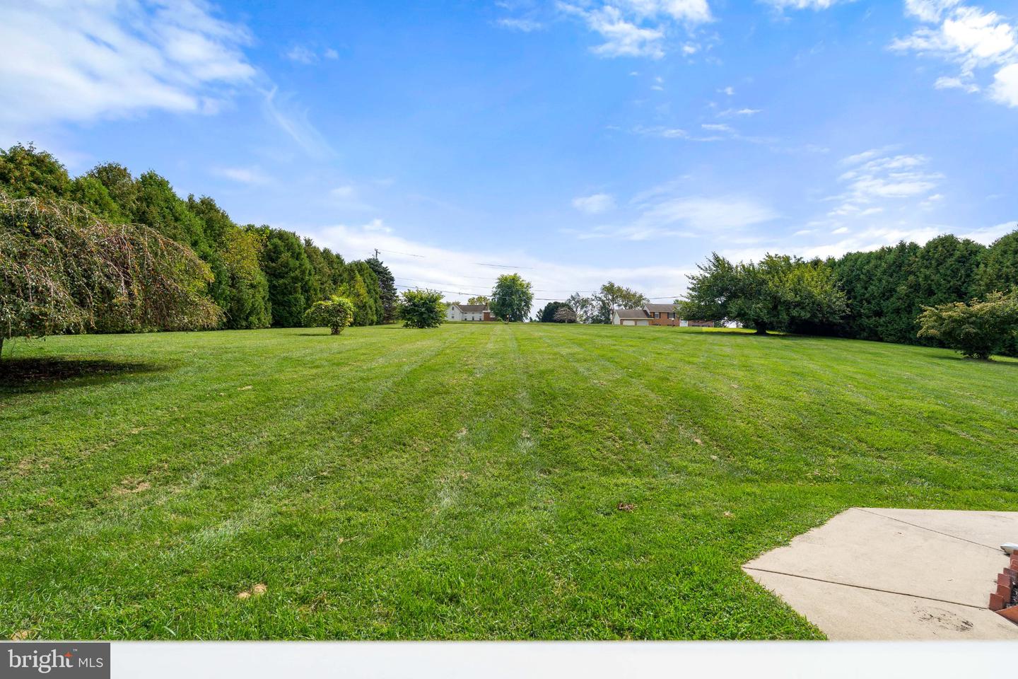 39 Long Dr Dr Property Photo 5