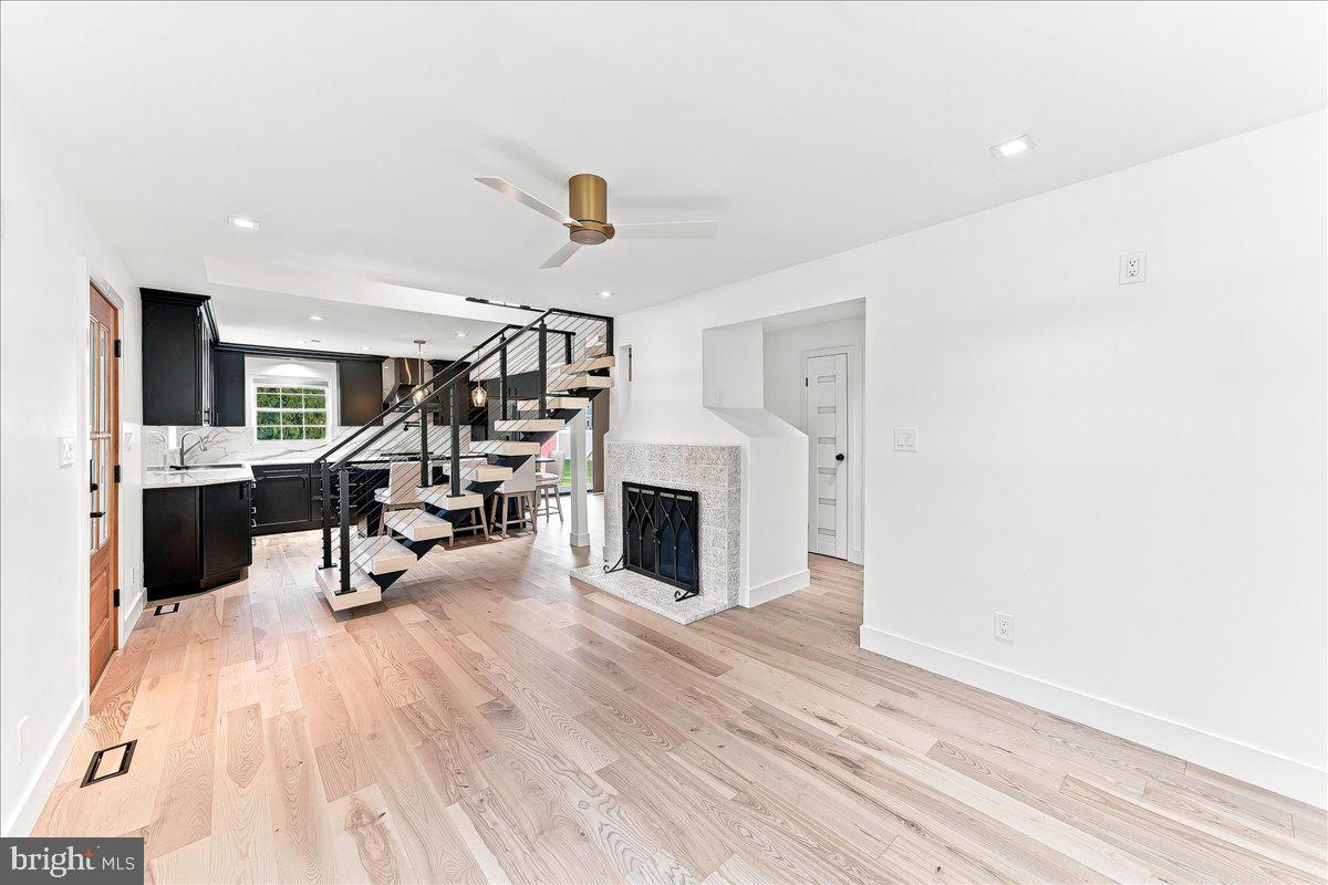 1694 Glebe Rd Property Photo 10